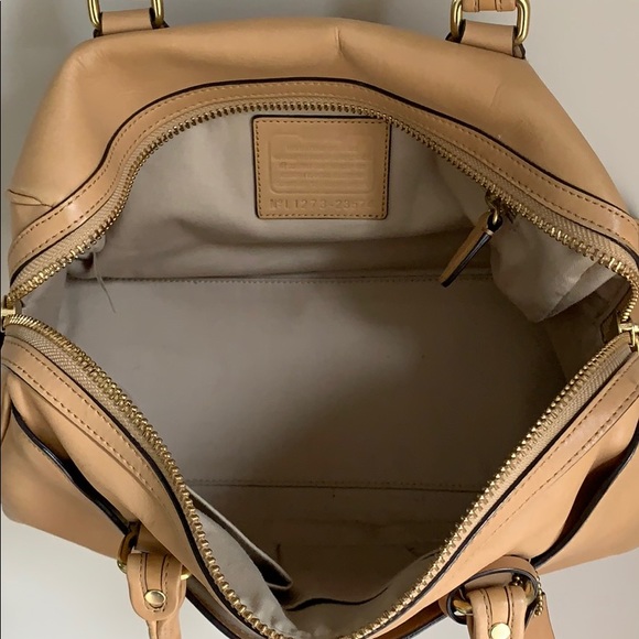 AUTHENTIC Tan Coach Barrel Bag - Picture 7 of 8